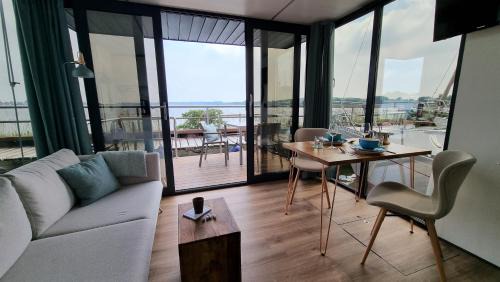 Schleswig Alquiler De Eote | Hausboot Aava