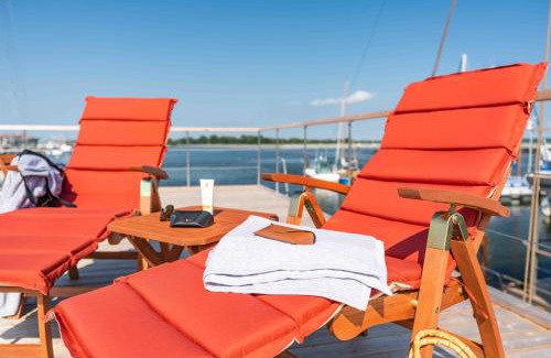 Barth Casa | Hausboot Arnica mit großem Sonnendeck und Wäschepaketen inklusive
