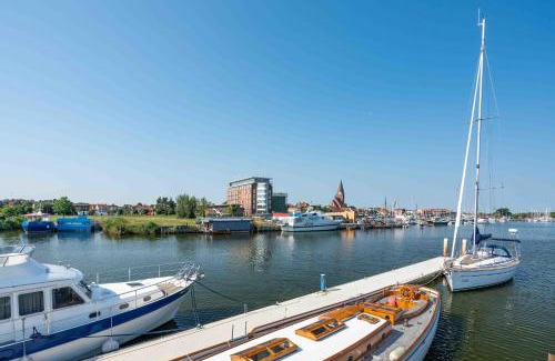 Barth Casa | Hausboot Arnica mit großem Sonnendeck und Wäschepaketen inklusive