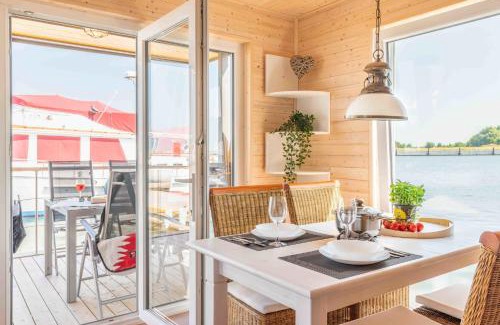 Barth Casa | Hausboot Arnica mit großem Sonnendeck und Wäschepaketen inklusive