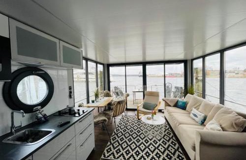 Reppenhagen Alquiler De Eote | Hausboot Hafenprinz Lübeck