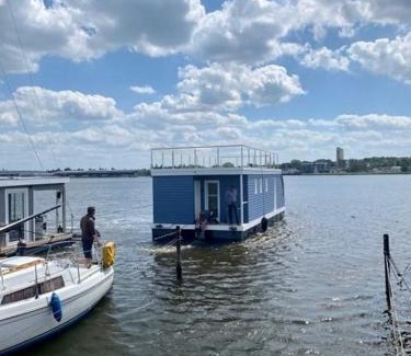 Luebeck Apartamento | Hausboot "Snowbird"