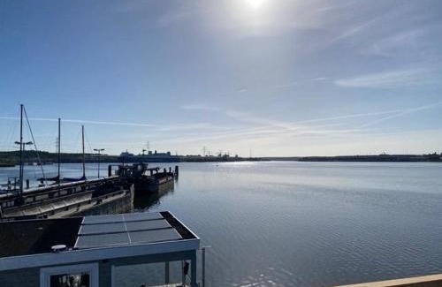 Luebeck Apartamento | Hausboot "Snowbird"