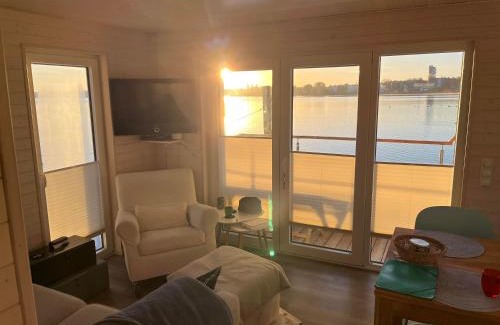 Luebeck Apartamento | Hausboot "Snowbird"