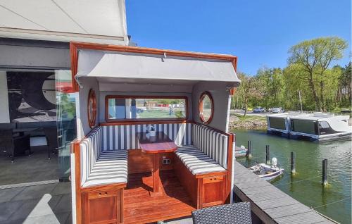 Sagard Alquiler De Eote | Hausboot Tiny