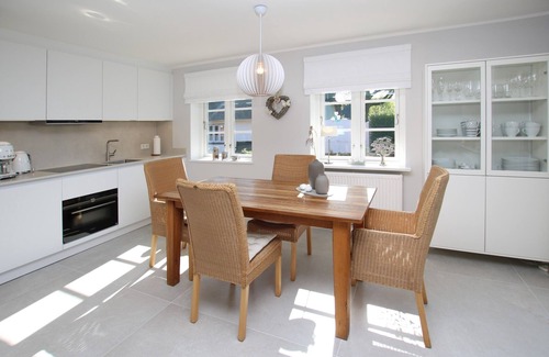 Wrixum Casa | Haushälfte in Wrixum Unter Reetdach mit 3- Zimmern und 90 qm