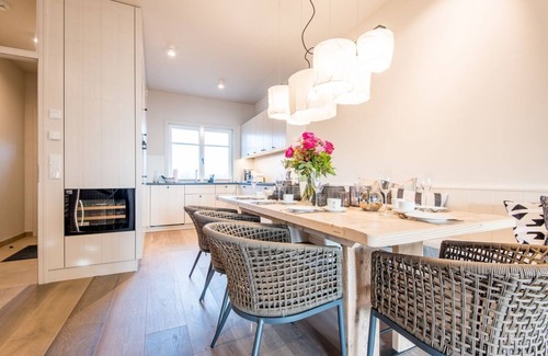 List Casa | Hausteil im EG, UG, OG, DG, ca. 219m² Nutzfläche, 2 Parkplätzen, Nichtraucher