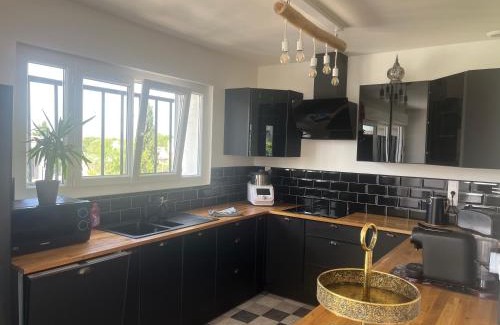 Lancon-Provence Villa | Haut de villa avec piscine privée et extérieur