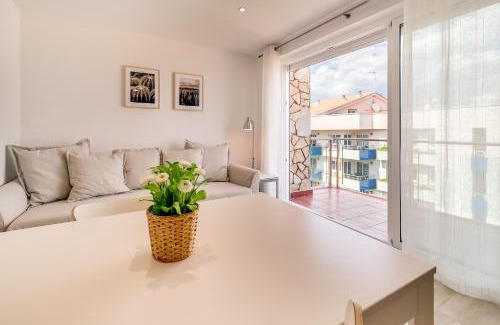 Santa Susanna Apartamento | Hauzify I Apartament Rosa dels Vents