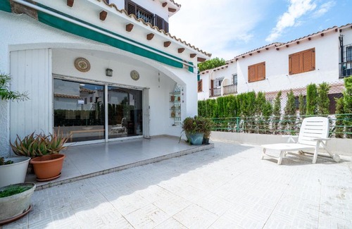 Sant Salvador Casa | Hauzify I Casa Abat Bassa
