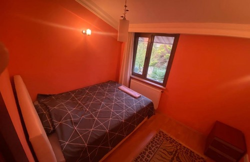 Arnavutkoy District Casa | Havalimanına çok yakın bahçeli villada oda