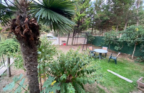 Arnavutkoy District Casa | Havalimanına çok yakın bahçeli villada oda