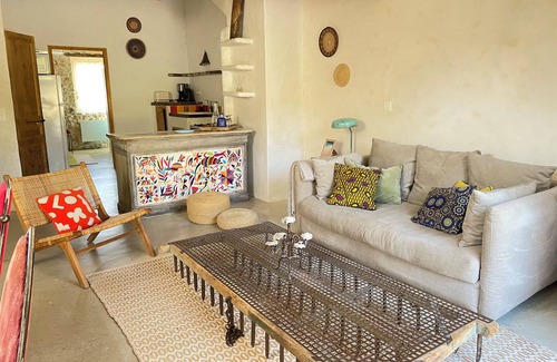 Rustrel Casa | Havana - B&B in a 5000 M2 estate at the foot of the Colorado mountains