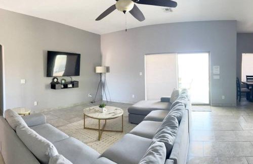 Lake Havasu City Casa | Havasu Retreat! Pool, Spa, Gym & View