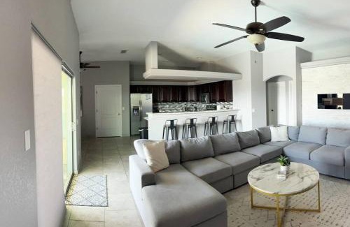 Lake Havasu City Casa | Havasu Retreat! Pool, Spa, Gym & View