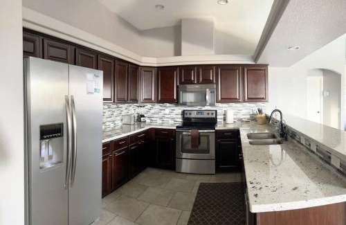 Lake Havasu City Casa | Havasu Retreat! Pool, Spa, Gym & View