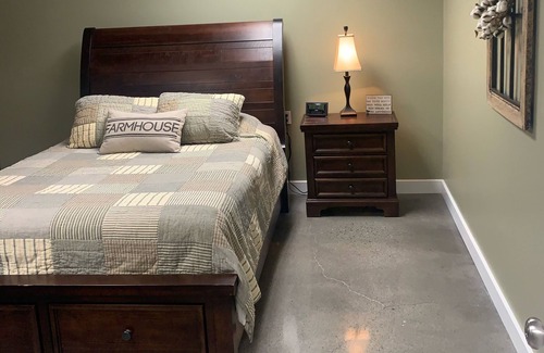 Elgin Cabina | Have a group and looking for places to stay near Windrock?