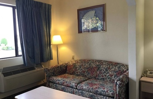 Cabot Complejo | Have a Relaxing Stay! FREE Breakfast, Pool, Close to Arkansas Museum!