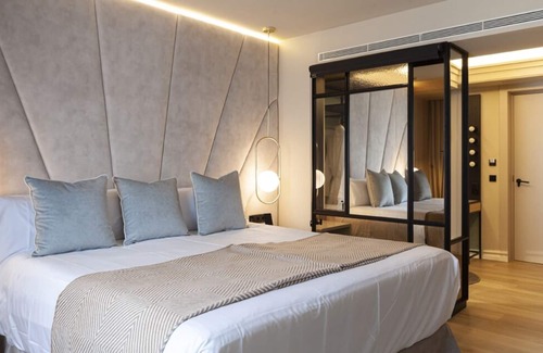 Sant Nicolau Casa | Have a Tour! 3 Comfortable Units Near Royal Palace of La Almudaina, Pet-friendly