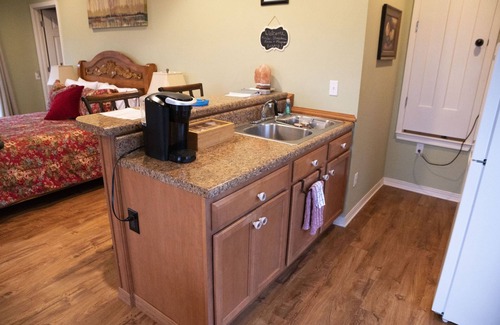 Ferndale Cabaña | Have entire guesthouse to your group!