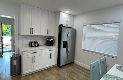 Port Tampa City Casa | Have fun in this stylish quiet place