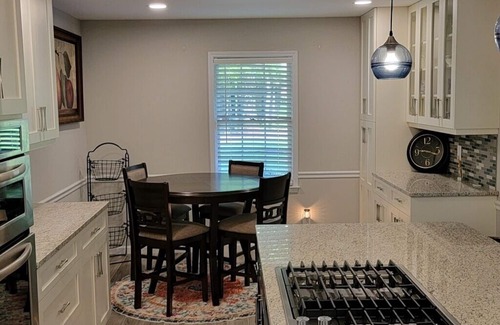 Tyrone Casa | Have fun with the whole family at this stylish place.