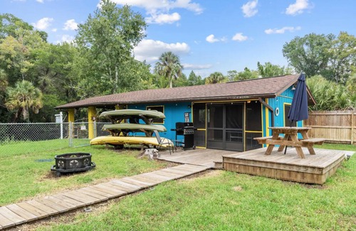 Homosassa Casa | Have it all at this beautiful waterfront Homosassa home close to all amenities.