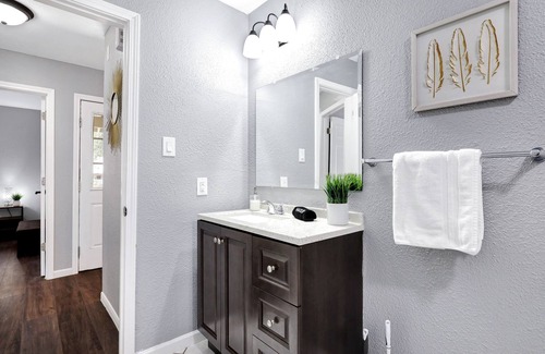 Live Oak Casa | Have the great stay you've always dreamed of in this 2BR 1 Bath home nestled in a quiet place