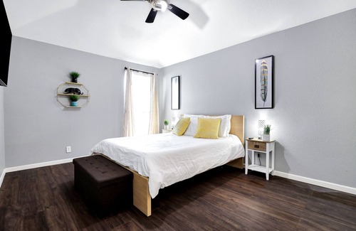 Live Oak Casa | Have the great stay you've always dreamed of in this 2BR 1 Bath home nestled in a quiet place
