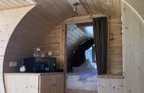 Volkach Cabina | Have you ever slept in a wine barrel?