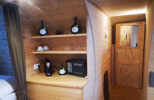 Volkach Cabina | Have you ever slept in a wine barrel?
