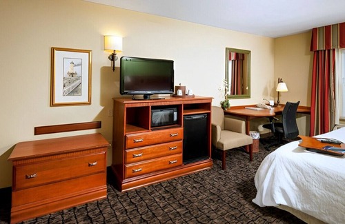 Thomaston Casa | Haven for a Lover's Getaway! Free Breakfast