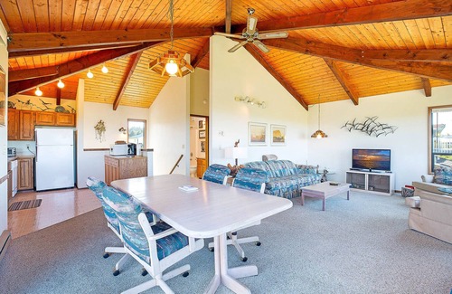Copalis Beach Casa | Haven Hideaway - ¡Hogar con todas las vistas que Copalis tiene para ofrecer!