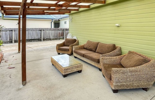 North Haven Casa | Haven Hideout - 3 bedroom holiday home in North Haven, close to beach, wifi available