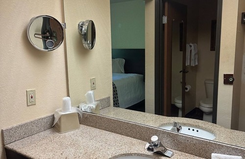 Monroe Hotel | Haven Inn & Suites