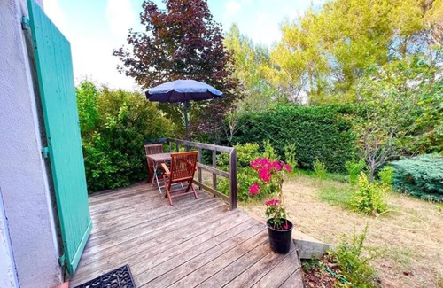 Lauris Casa | Haven of peace, in the heart of the Luberon, Furnished apartment for 3 people, 5 minutes from Lourmarin