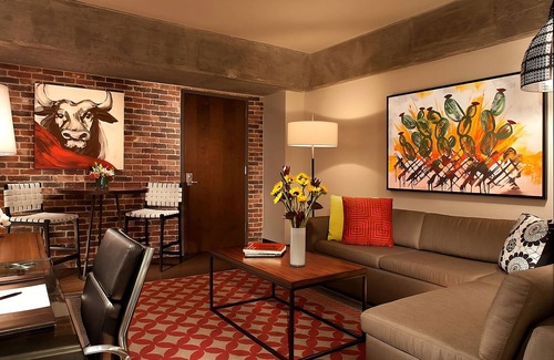 Downtown San Antonio Hotel | Haven of Relaxation! 4 Pleasant Units, City View, Minutes to Yanaguana Garden