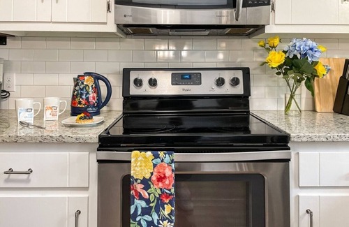 Durham Casa | Haven of Rest 3BR near Duke, RDU, RTP w EV Charger by RedAwning