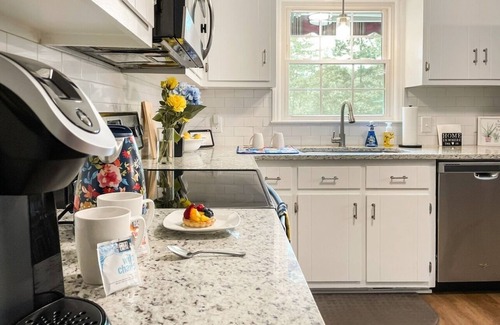 Durham Casa | Haven of Rest 3BR near Duke, RDU, RTP w EV Charger by RedAwning