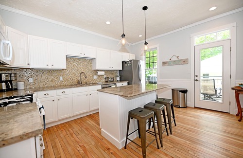 Grand Haven Casa | Downtown Charmer - 4bdr / 3BA - 1 cuadra de Shopping & Dining