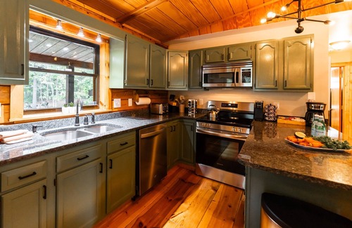 New Plymouth Cabina | Havenbrook~Rustic luxury, 10acres, hot tub