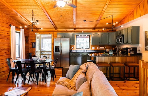 New Plymouth Cabina | Havenbrook~Rustic luxury, 10acres, hot tub