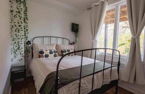 Saint-Brigitte-de-Laval Chalet De Esquí | Havre de Xavier - chalet à louer + SPA