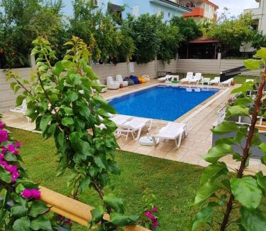 Kemer Mahallesi Apartamento | Havuz Manzaralı Daire