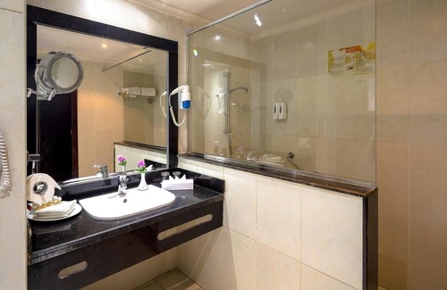Al Ahyaa Hotel | Hawaii Caesar Palace Hotel & Aqua Park - Families and Couples only