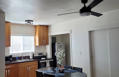 Makaha Apartamento | Hawaii Studio directly across the street from the Ocean in the west side!