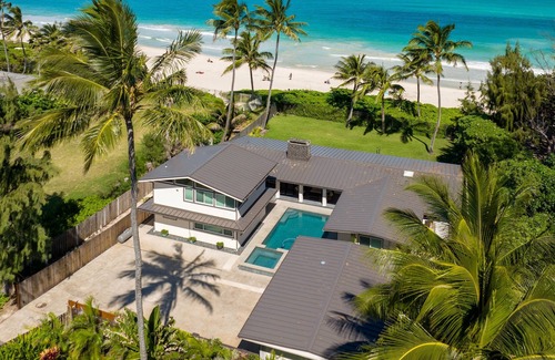 Kalama Tract Villa | Hawaiian Dream - Beachfront /Oceanfront paradise. by RedAwning