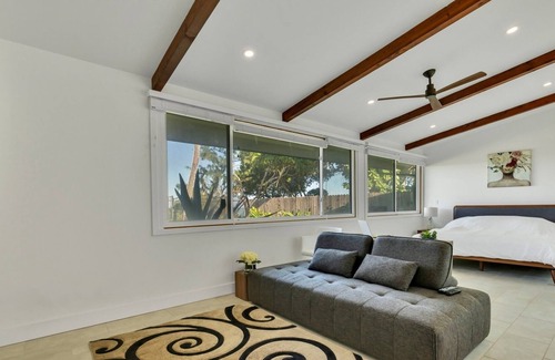 Kalama Tract Villa | Hawaiian Dream - Beachfront /Oceanfront paradise. by RedAwning