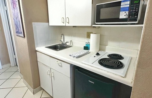 Daytona Beach Shores Apartamento | Hawaiian Inn Studios