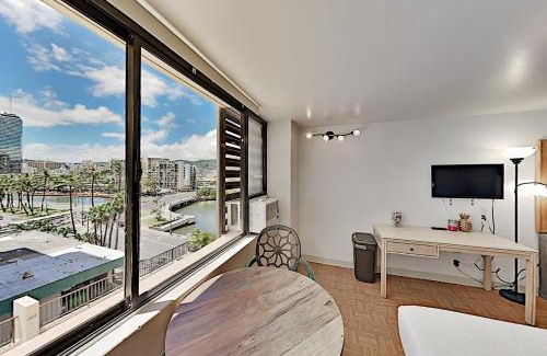 McCully - Moiliili Apartamento | Hawaiian Monarch 801 condo